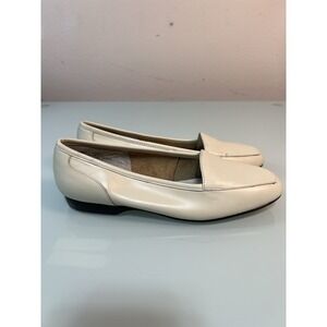 Sandra Miller Cream Leather Loafers Women's 7.5M Slip On Low Heel Shoes